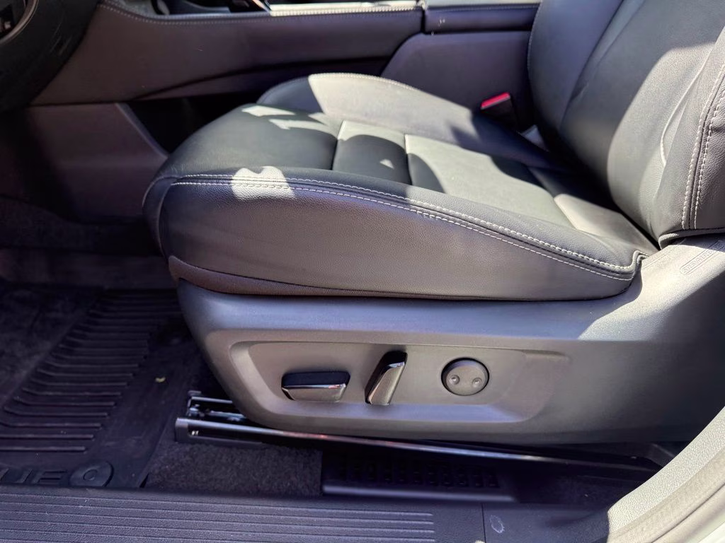 2023 Pearl White Tricoat Nissan Rogue SL AWD SUV