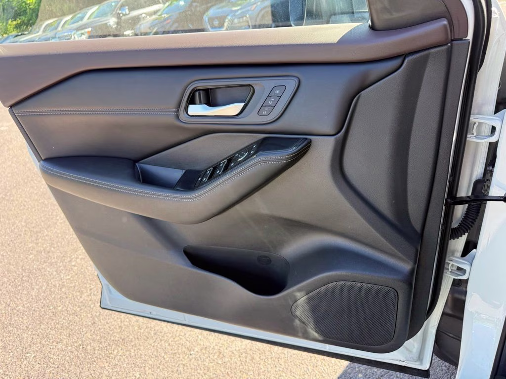 2023 Pearl White Tricoat Nissan Rogue SL AWD SUV