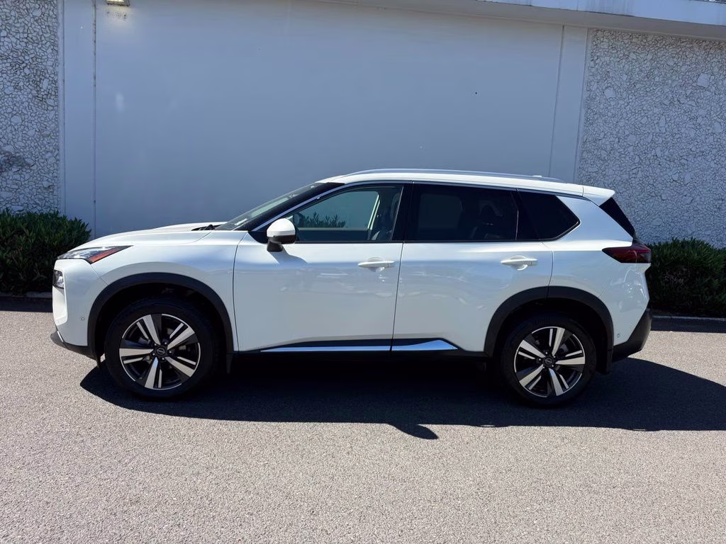 2023 Pearl White Tricoat Nissan Rogue SL AWD SUV