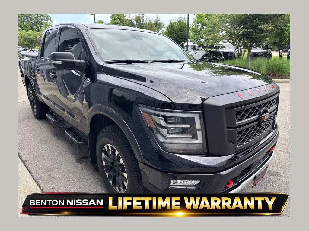 2022 Nissan Titan PRO-4X 4X4 Crew Cab's photo