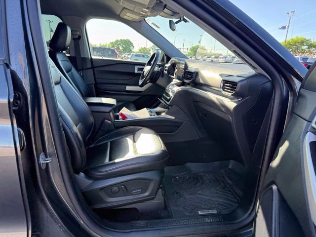 2020 Magnetic Metallic Ford Explorer XLT 4X4 SUV