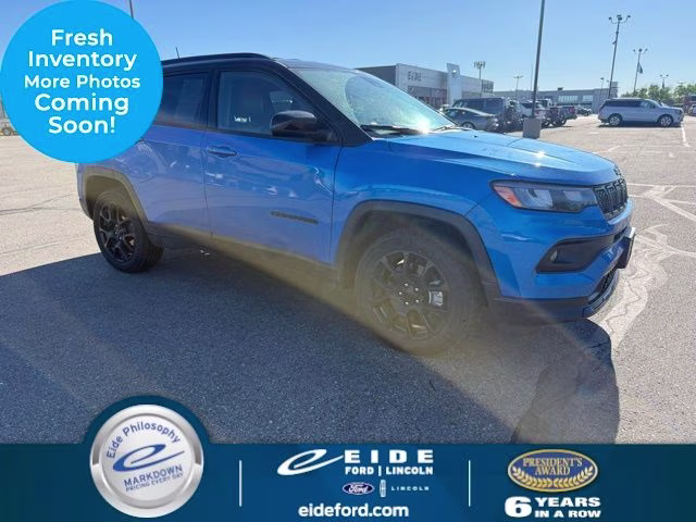 2023 Laser Blue Pearlcoat Jeep Compass Altitude 4X4 SUV