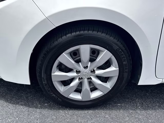 2015 Super White Toyota Corolla LE FWD Sedan