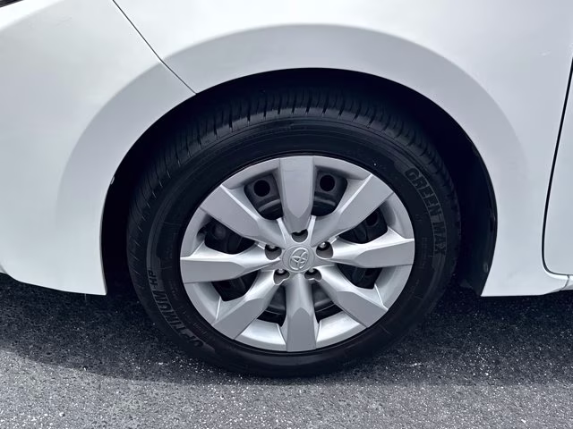 2015 Super White Toyota Corolla LE FWD Sedan
