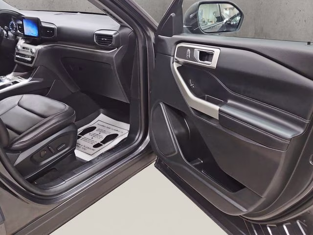 2020 Magnetic Metallic Ford Explorer XLT 4X4 SUV