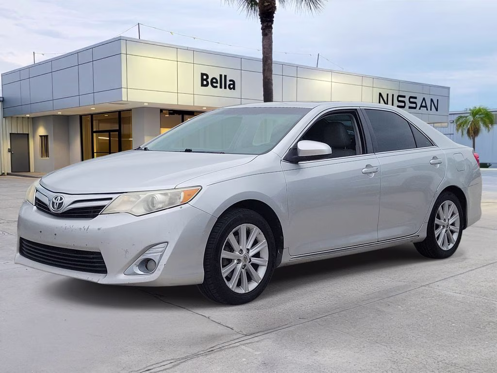 2012 Classic Silver Metallic Toyota Camry XLE FWD Sedan