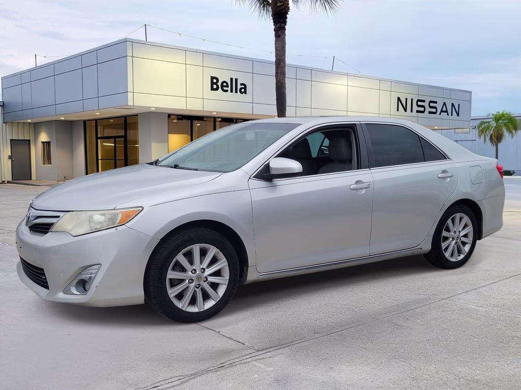 2012 Classic Silver Metallic Toyota Camry XLE FWD Sedan