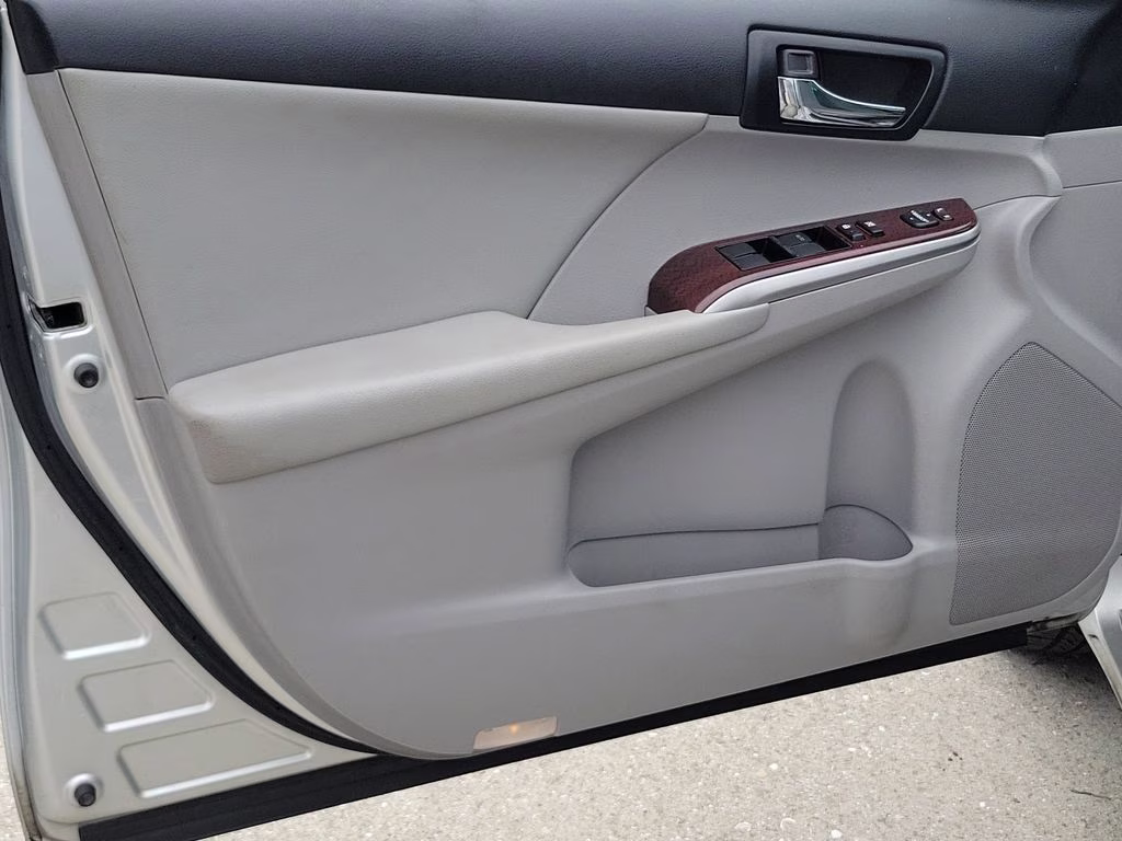 2012 Classic Silver Metallic Toyota Camry XLE FWD Sedan