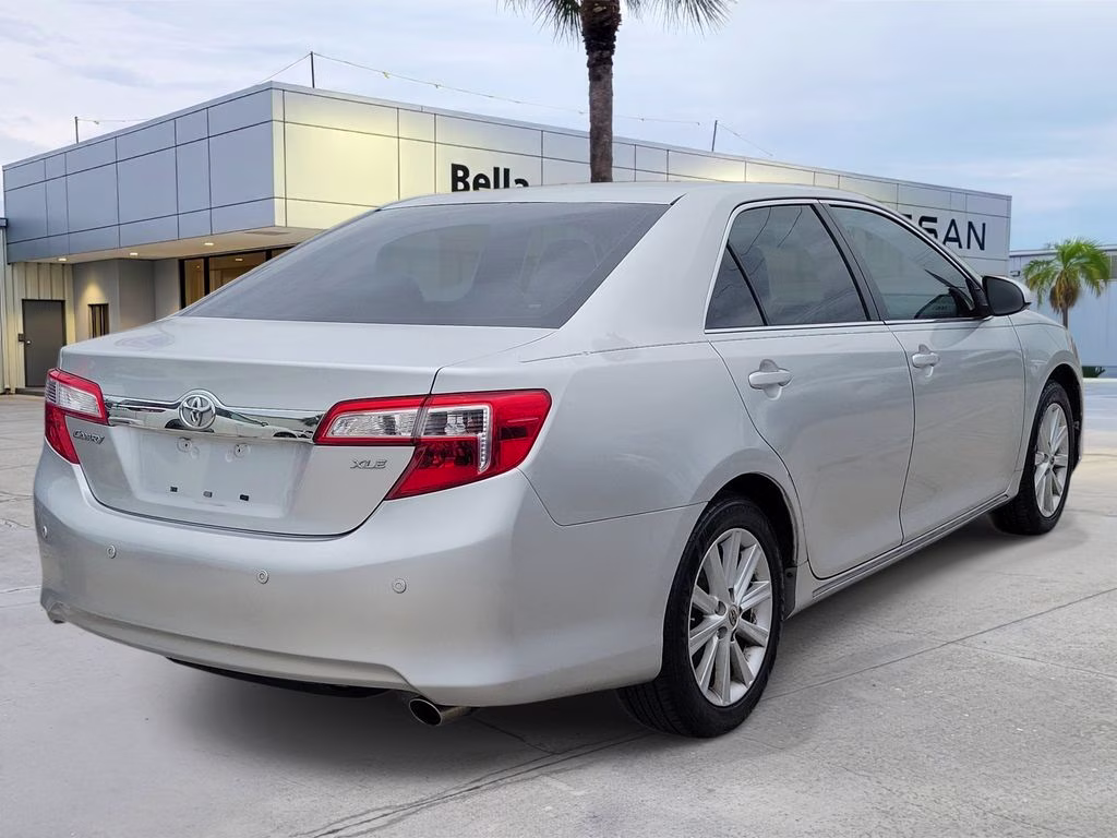 2012 Classic Silver Metallic Toyota Camry XLE FWD Sedan