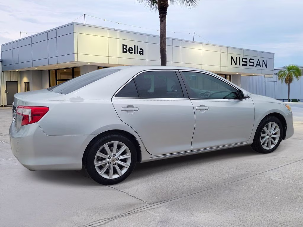 2012 Classic Silver Metallic Toyota Camry XLE FWD Sedan
