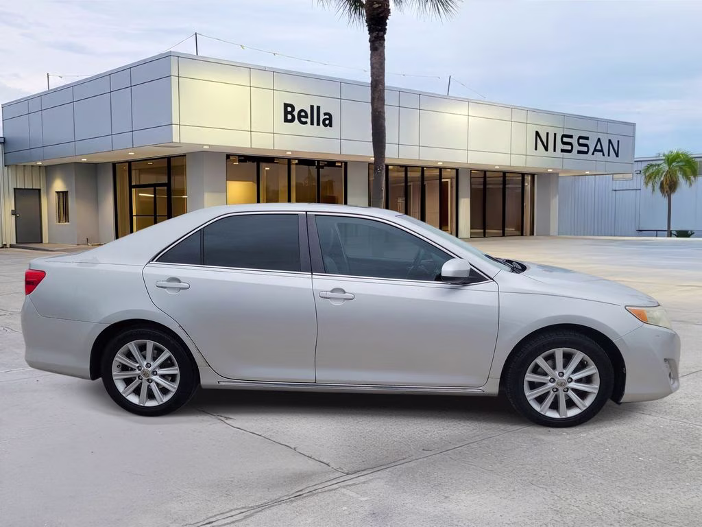 2012 Classic Silver Metallic Toyota Camry XLE FWD Sedan
