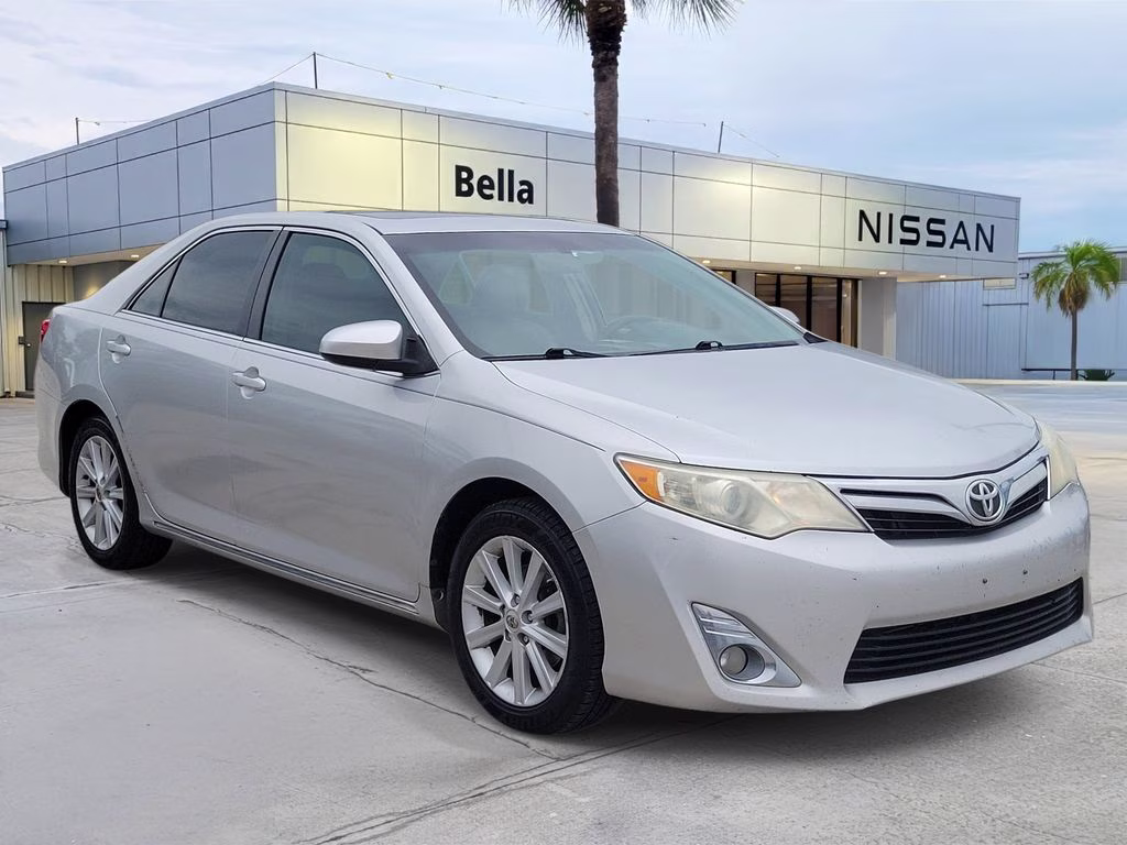 2012 Classic Silver Metallic Toyota Camry XLE FWD Sedan