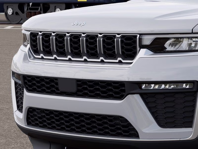 2026 Bright White Clearcoat Jeep Grand Cherokee Limited 4X4 SUV