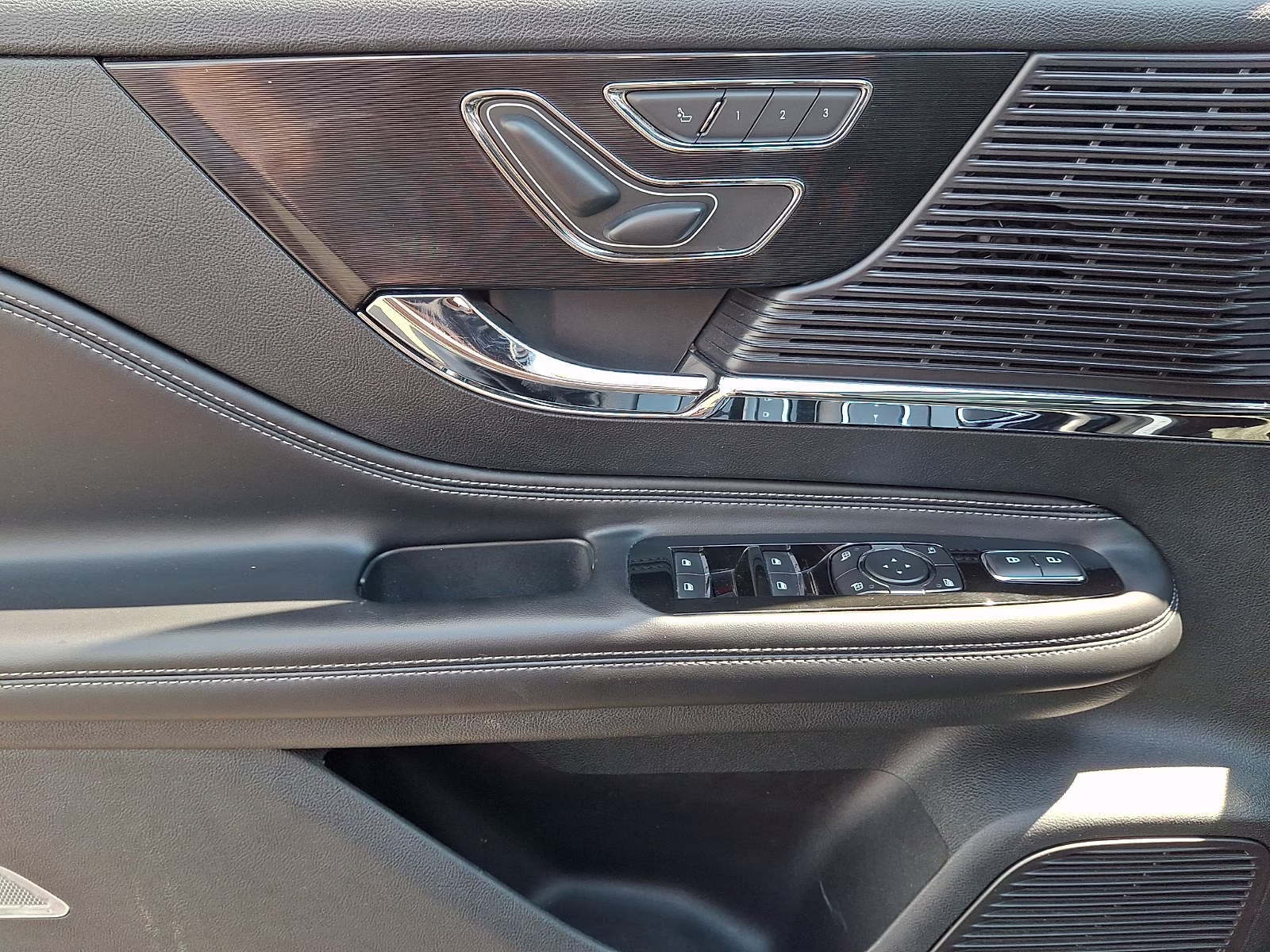 2022 Infinite Black Metallic Clearcoat - UM Lincoln Corsair Standard AWD