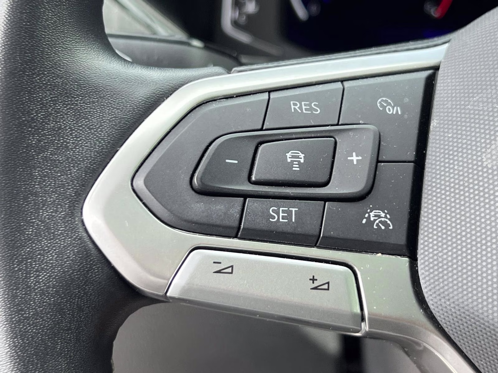 2023 Volkswagen Taos 1.5T SEL AWD SUV