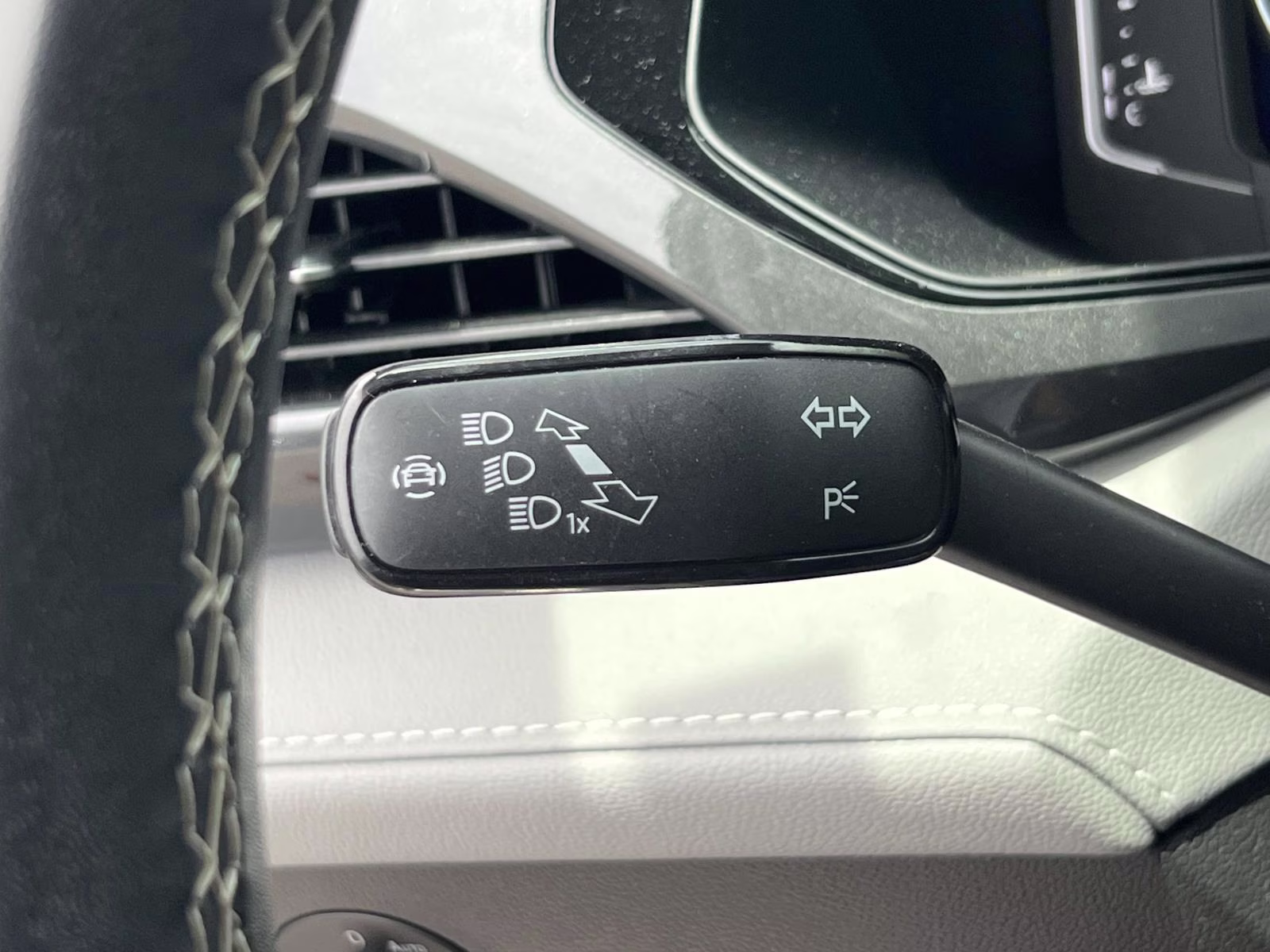 2023 Volkswagen Taos 1.5T SEL AWD SUV
