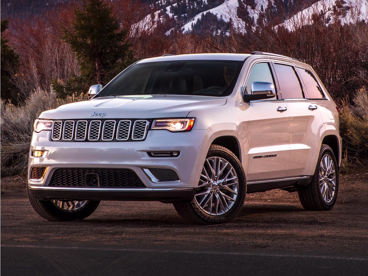 2018 Bright White Clearcoat Jeep Grand Cherokee Laredo 4X4 SUV