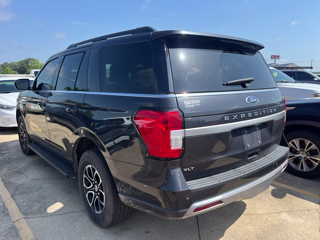 2024 Dark Matter Gray Metallic Ford Expedition XLT RWD SUV