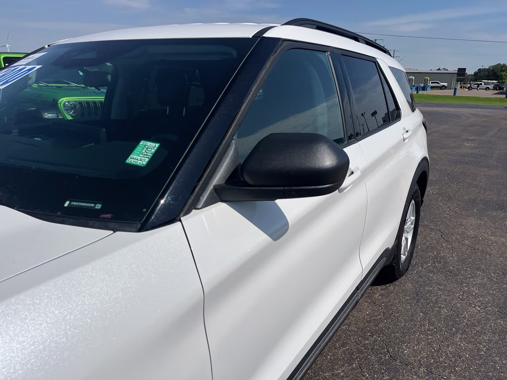 2025 Star White Metallic Tri-Coat Ford Explorer Active RWD SUV