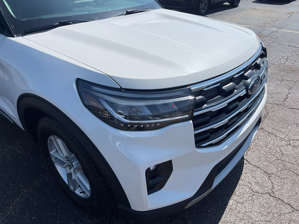 2025 Star White Metallic Tri-Coat Ford Explorer Active RWD SUV