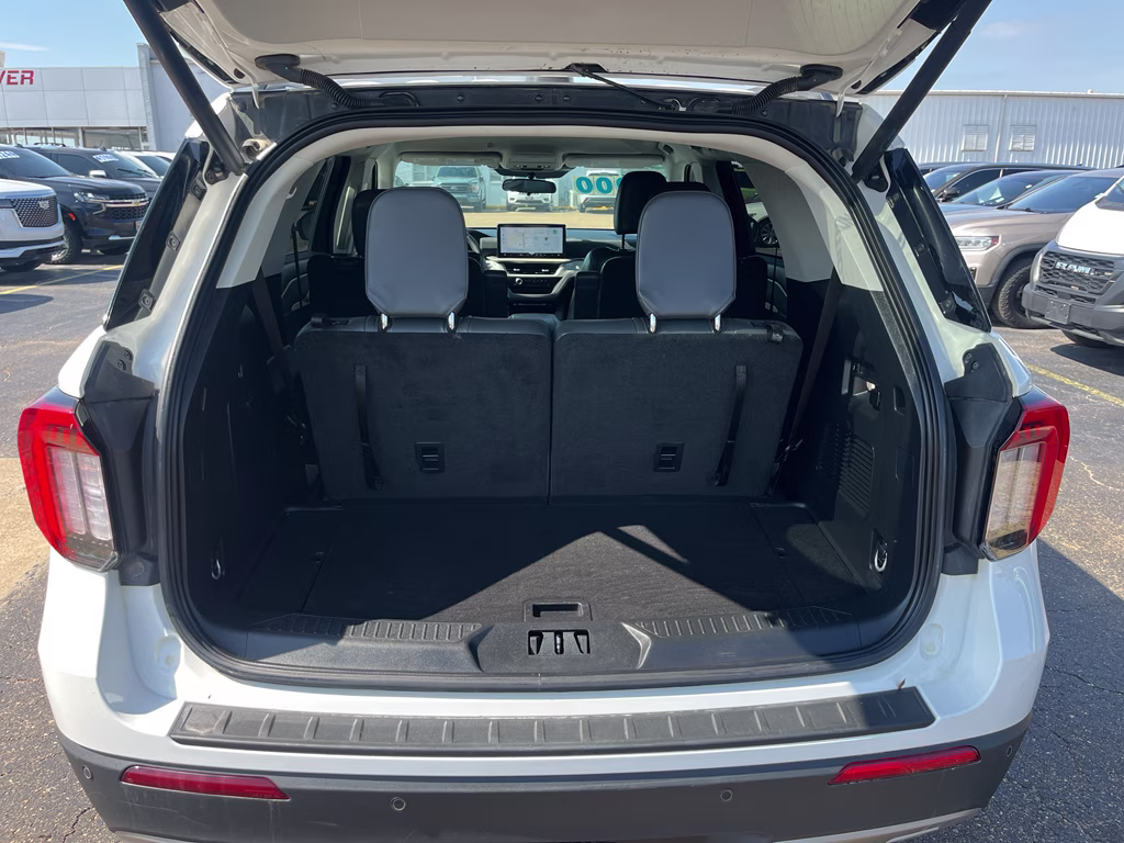 2025 Star White Metallic Tri-Coat Ford Explorer Active RWD SUV