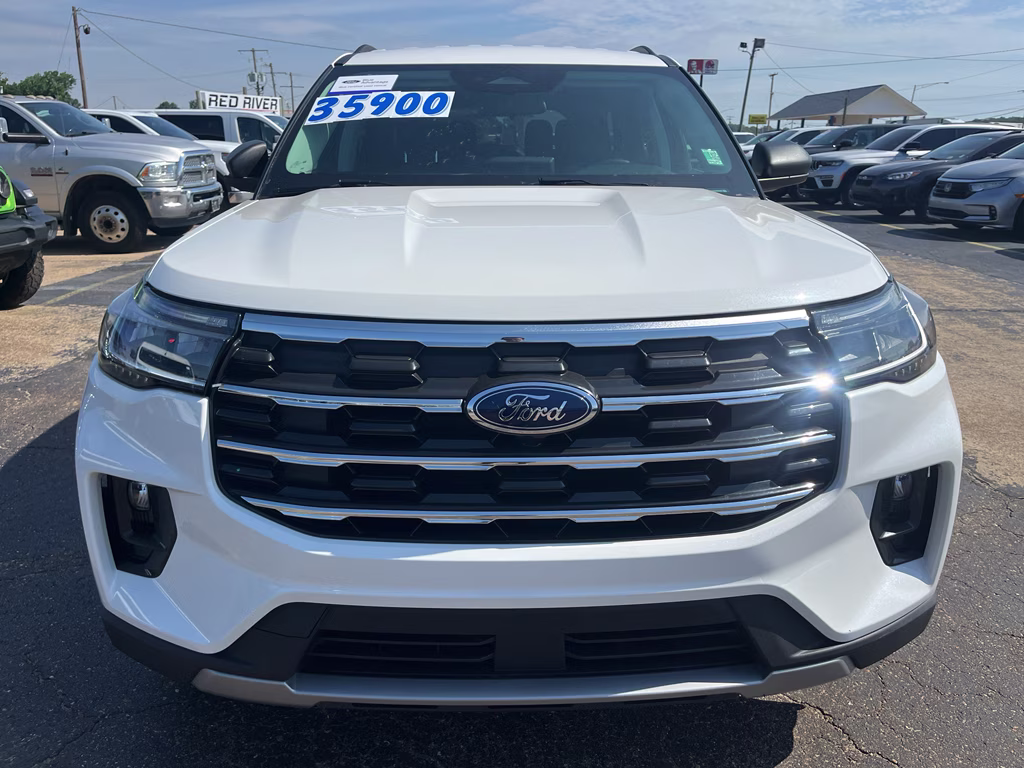 2025 Star White Metallic Tri-Coat Ford Explorer Active RWD SUV