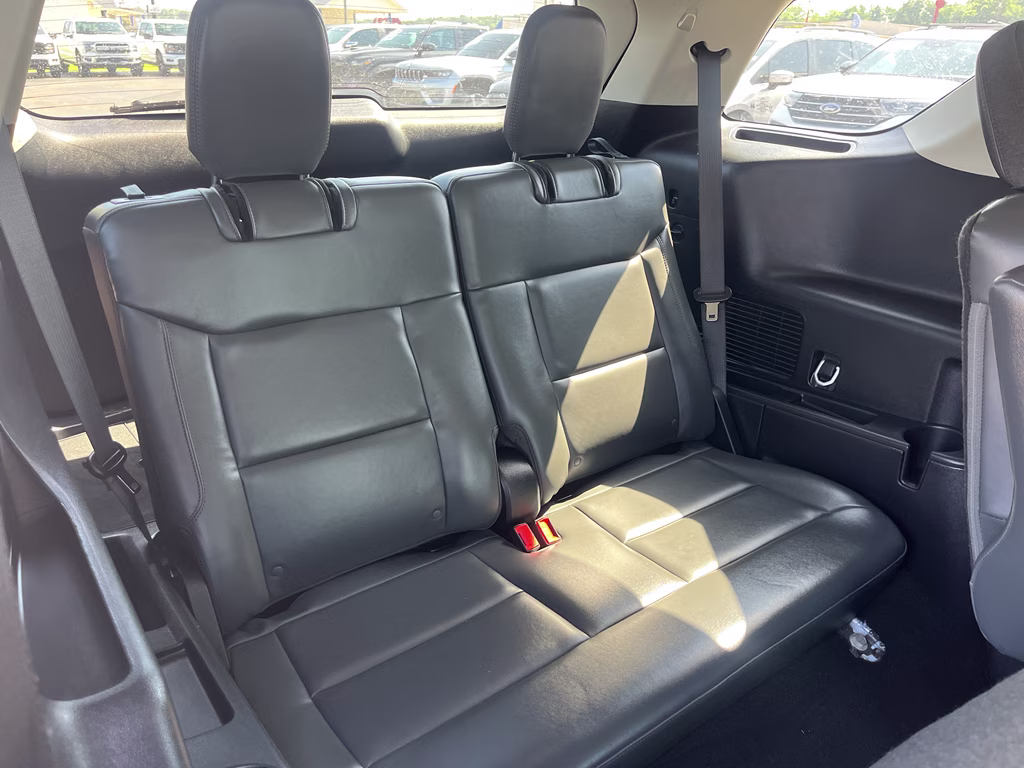 2025 Star White Metallic Tri-Coat Ford Explorer Active RWD SUV