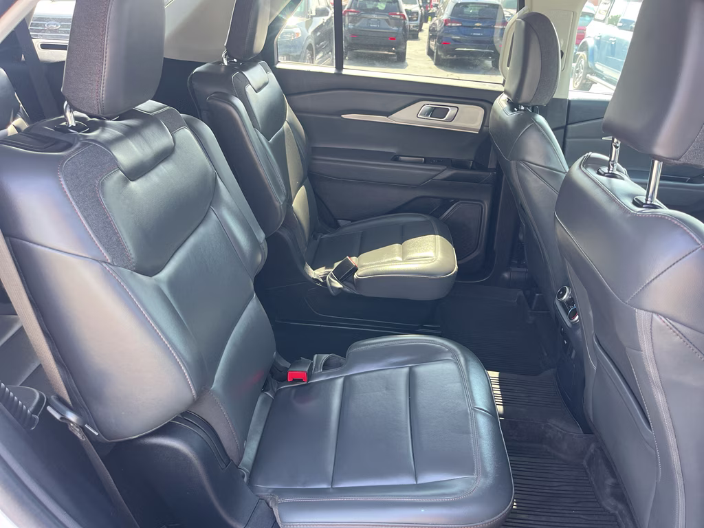 2025 Star White Metallic Tri-Coat Ford Explorer Active RWD SUV