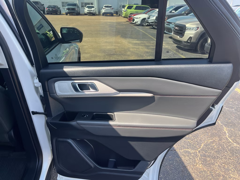 2025 Star White Metallic Tri-Coat Ford Explorer Active RWD SUV