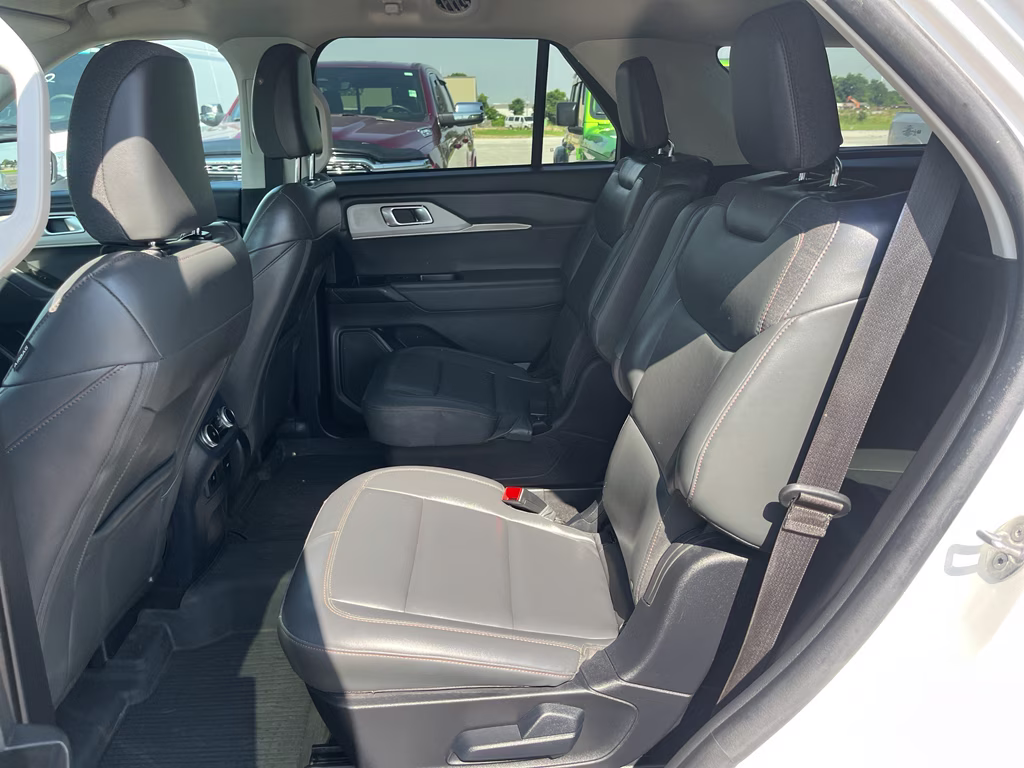2025 Star White Metallic Tri-Coat Ford Explorer Active RWD SUV