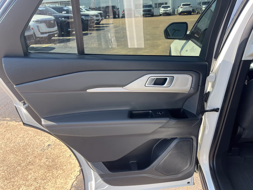 2025 Star White Metallic Tri-Coat Ford Explorer Active RWD SUV