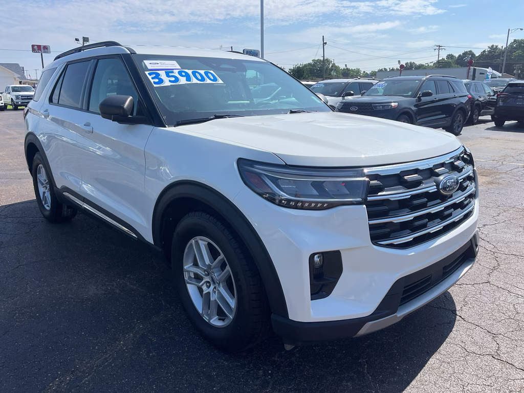 2025 Star White Metallic Tri-Coat Ford Explorer Active RWD SUV