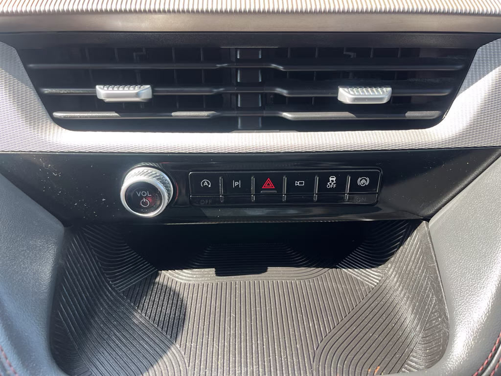 2025 Star White Metallic Tri-Coat Ford Explorer Active RWD SUV