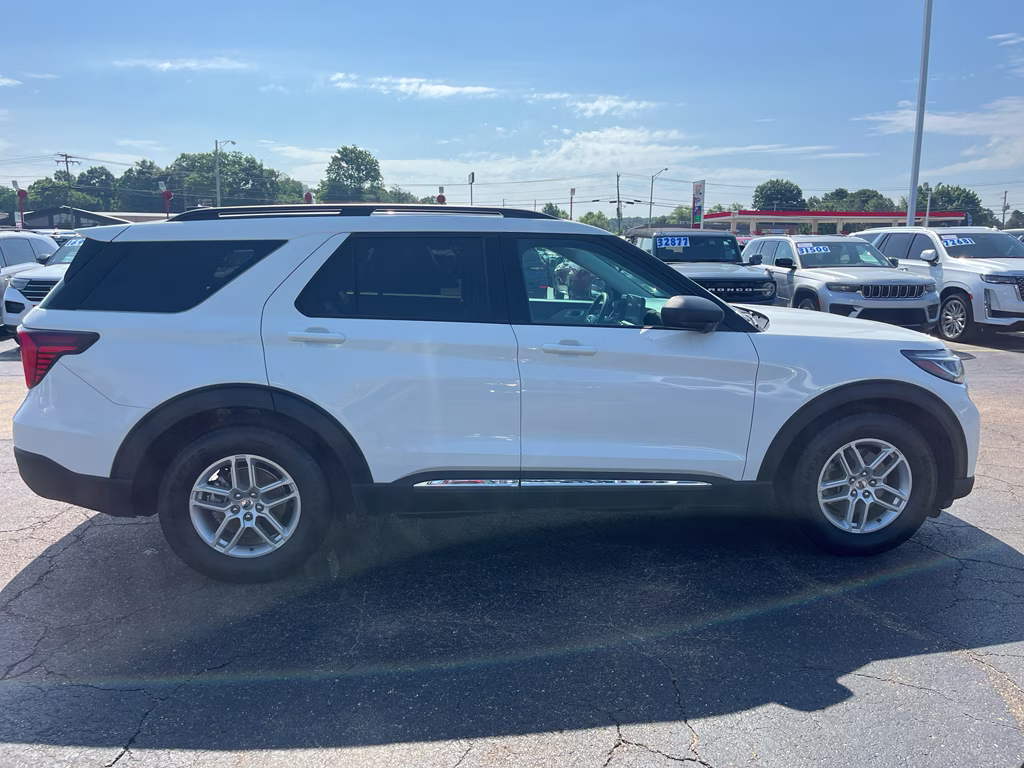 2025 Star White Metallic Tri-Coat Ford Explorer Active RWD SUV