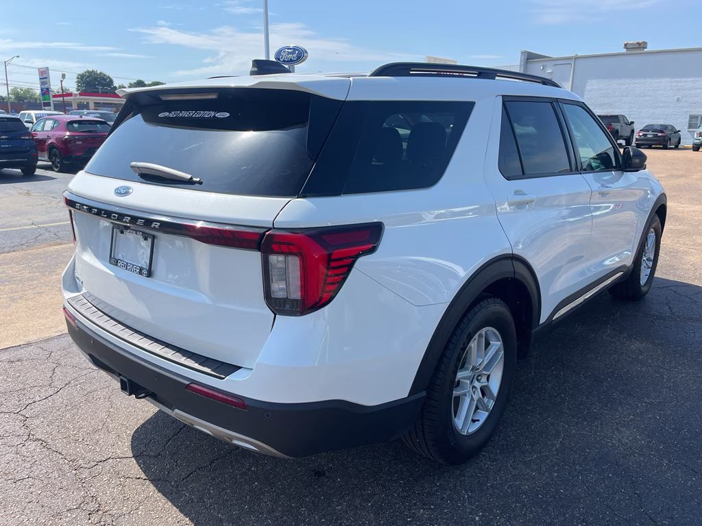 2025 Star White Metallic Tri-Coat Ford Explorer Active RWD SUV