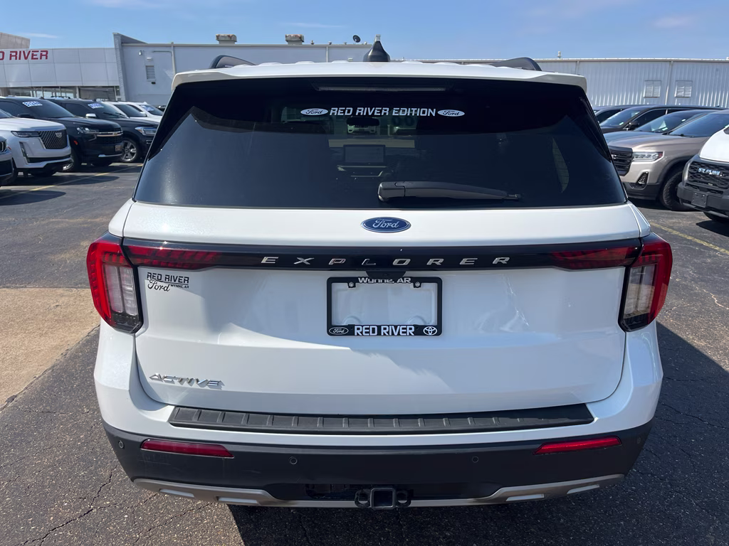 2025 Star White Metallic Tri-Coat Ford Explorer Active RWD SUV