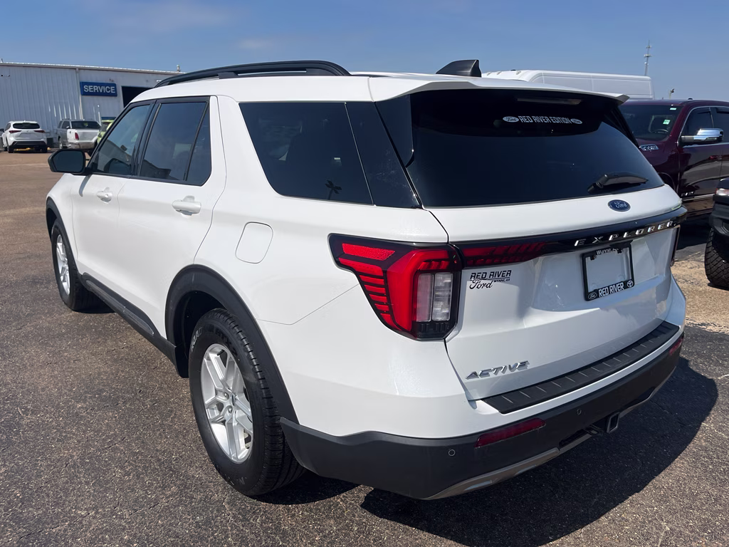 2025 Star White Metallic Tri-Coat Ford Explorer Active RWD SUV