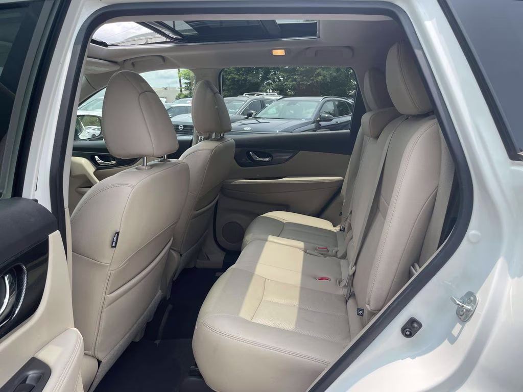 2016 Pearl White Nissan Rogue SL FWD SUV