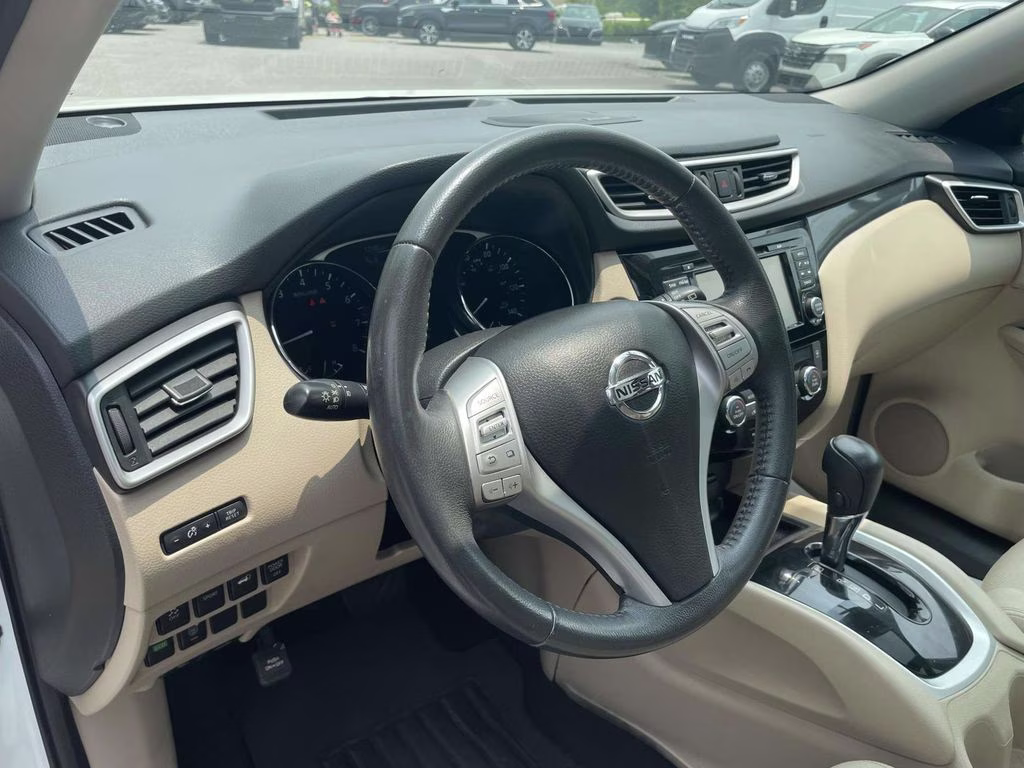 2016 Pearl White Nissan Rogue SL FWD SUV
