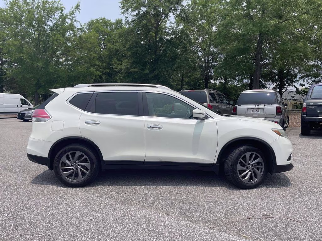 2016 Pearl White Nissan Rogue SL FWD SUV