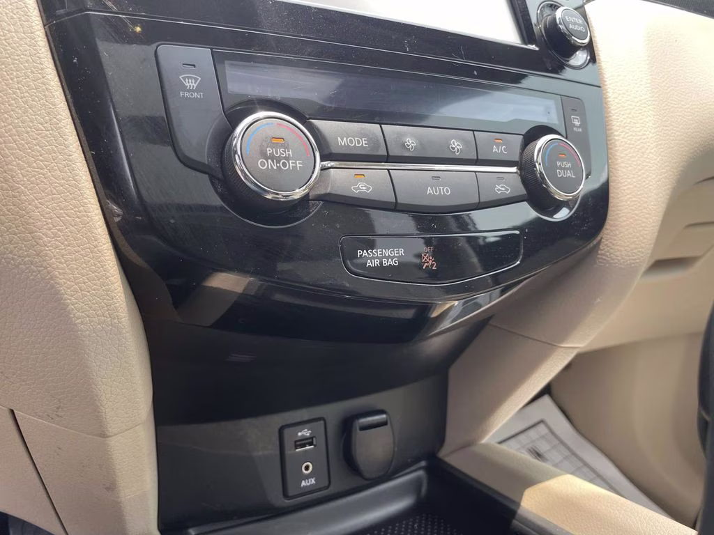 2016 Pearl White Nissan Rogue SL FWD SUV