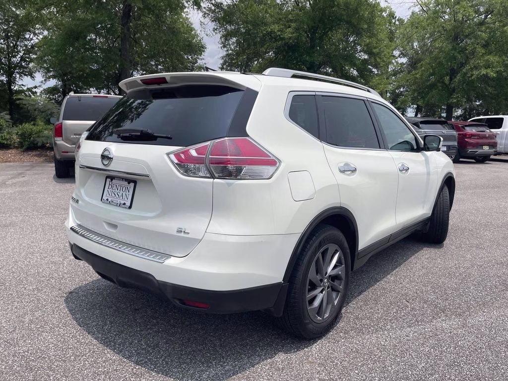 2016 Pearl White Nissan Rogue SL FWD SUV