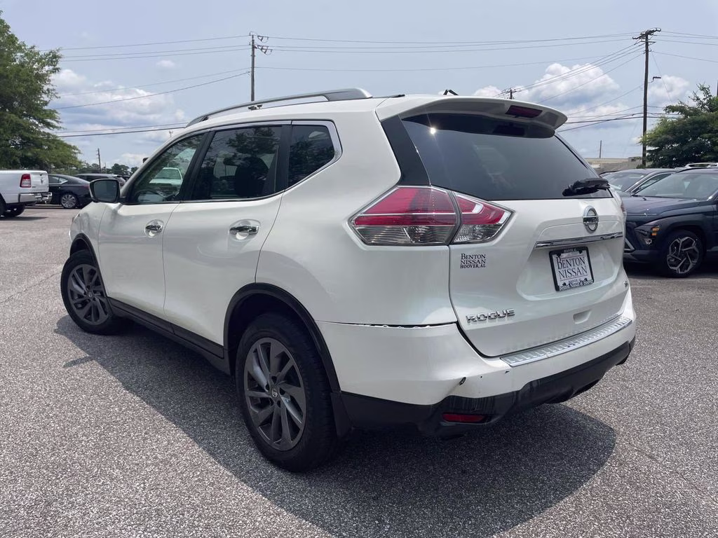 2016 Pearl White Nissan Rogue SL FWD SUV