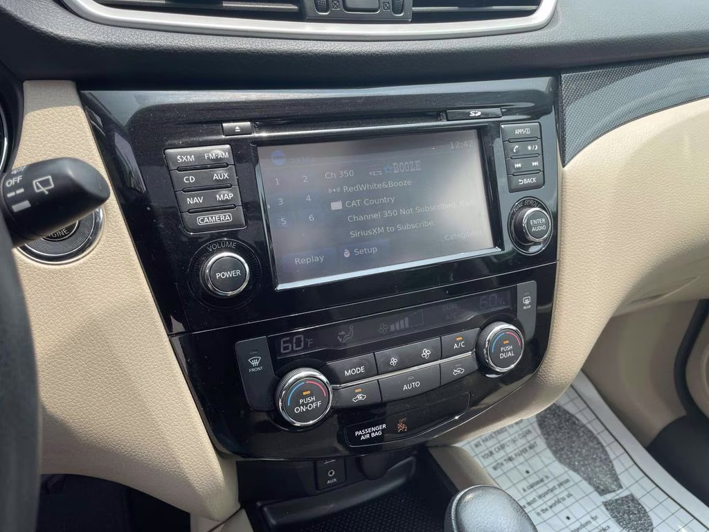 2016 Pearl White Nissan Rogue SL FWD SUV