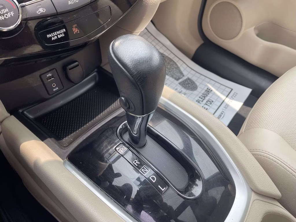 2016 Pearl White Nissan Rogue SL FWD SUV