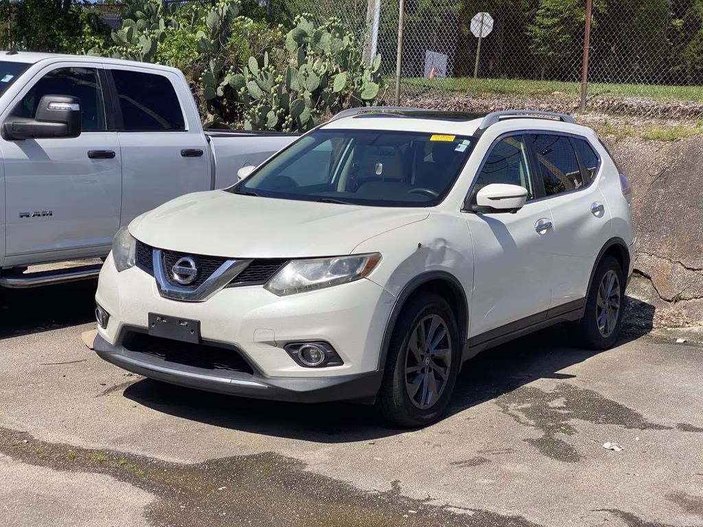 2016 Pearl White Nissan Rogue SL FWD SUV