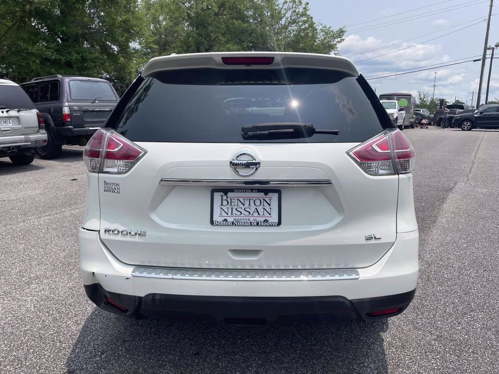 2016 Pearl White Nissan Rogue SL FWD SUV