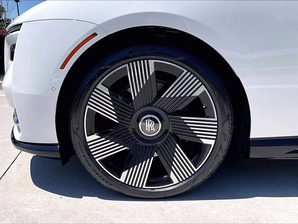 2025 Arctic White Rolls-Royce Spectre AWD Coupe