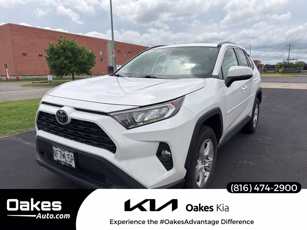 2021 Super White Toyota RAV4 XLE AWD SUV