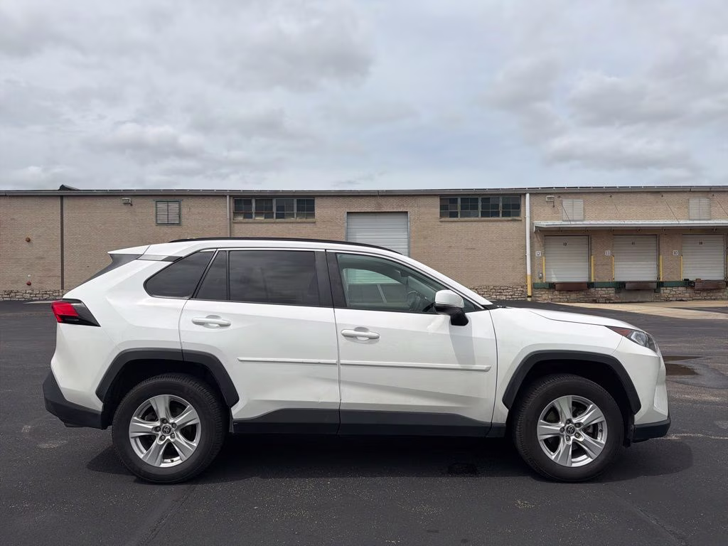 2021 Super White Toyota RAV4 XLE AWD SUV